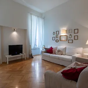 Ad Flat , Verona Italien